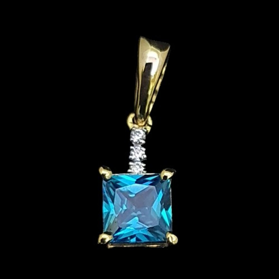 18 KT DIAMOND PENDANT 0.91 Gms - MJ25PD336
